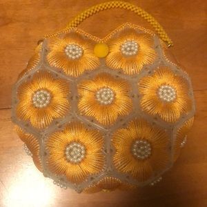Vintage beaded 10 in orange and white purse